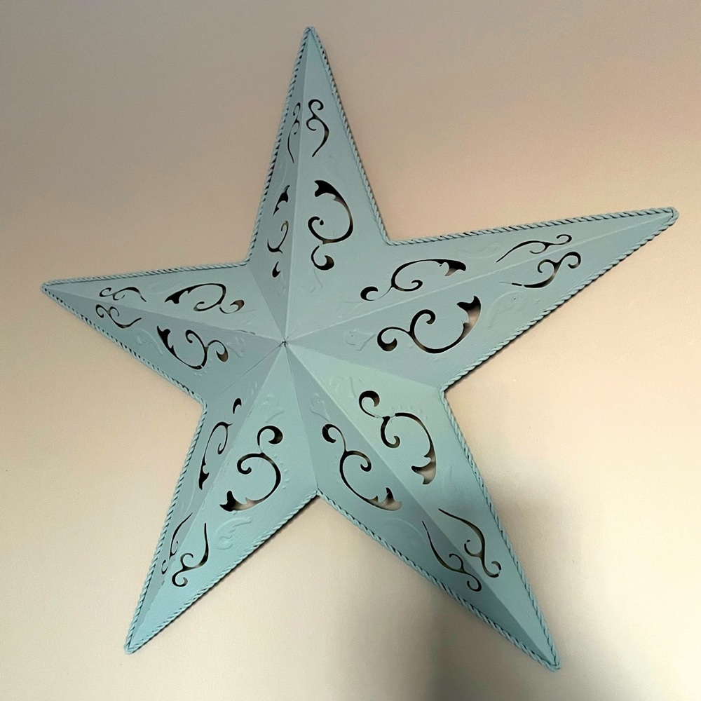 Metal star wall decor